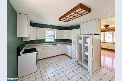 409 6th St SW, Chisholm, MN 55719 - Photo 3