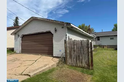 409 6th St SW, Chisholm, MN 55719 - Photo 9