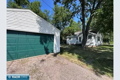 2835 8th Ave E, Hibbing, MN 55746 - Photo 5