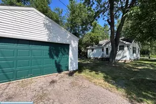 2835 8th Ave E, Hibbing, MN 55746 - Photo 5