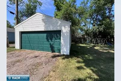 2835 8th Ave E, Hibbing, MN 55746 - Photo 3