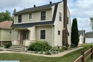 1924 E 10th Ave, Hibbing, MN 55746 - Photo 1