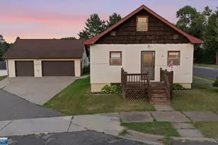 1102 McKinley Ave, Eveleth, MN 55734 - Photo 1