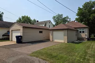 1924 9th Ave E, Hibbing, MN 55746 - Photo 3