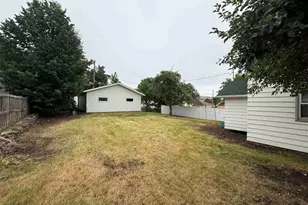 406 6th St SW, Chisholm, MN 55719 - Photo 5