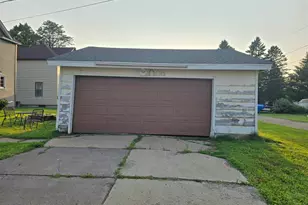 702 NW 6th St, Chisholm, MN 55746 - Photo 33