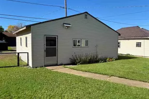 1317 E 13th Ave, Hibbing, MN 55746 - Photo 33