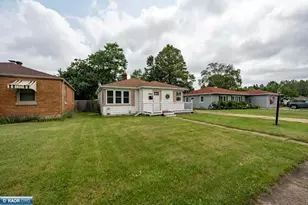 2434 E 9th Ave, Hibbing, MN 55746 - Photo 3