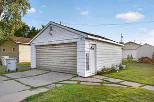 719 NW 2nd Ave, Chisholm, MN 55719 - Photo 7