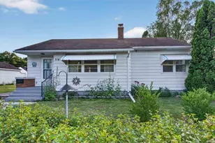 719 NW 2nd Ave, Chisholm, MN 55719 - Photo 1