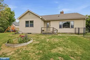 107 S Elba Ave, Eveleth, MN 55734 - Photo 1