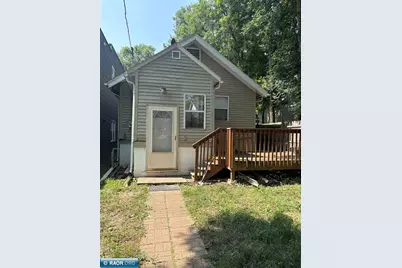 1606 E 3rd Ave E, Hibbing, MN 55746 - Photo 3