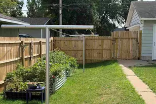 219 SW 8th St, Chisholm, MN 55719 - Photo 7