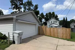 219 SW 8th St, Chisholm, MN 55719 - Photo 3