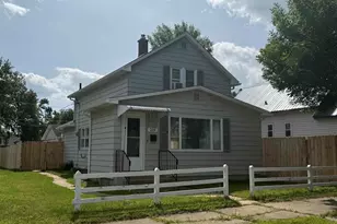 219 SW 8th St, Chisholm, MN 55719 - Photo 1