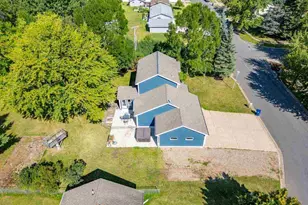 307 E Park Dr, Hibbing, MN 55746 - Photo 37