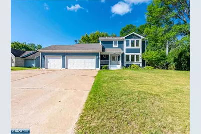 307 E Park Dr, Hibbing, MN 55746 - Photo 1