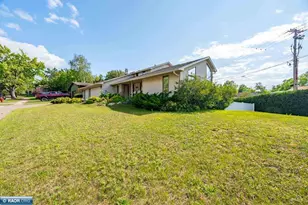 114 Highland Dr, Hibbing, MN 55746 - Photo 37