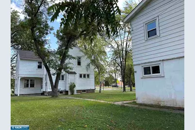 2027 12th Ave E, Hibbing, MN 55746 - Photo 3