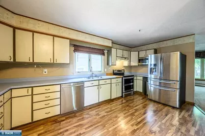 2120 W 2nd Ave, Hibbing, MN 55746 - Photo 9