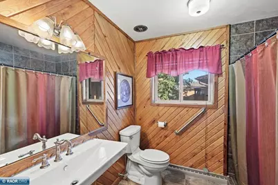 1408 Gray Drive, Hibbing, MN 55746 - Photo 27