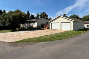 611 W 33rd St, Hibbing, MN 55746 - Photo 23