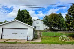 15 11th St NW, Chisholm, MN 55719 - Photo 3