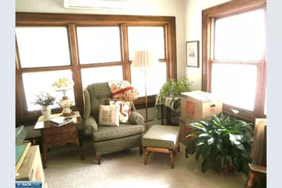 2122 E 5th Avenue, Hibbing, MN 55746 - Photo 5