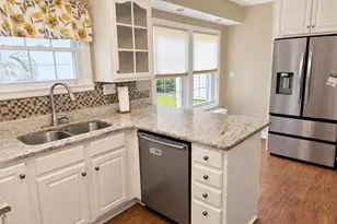 621 NW 4th St, Chisholm, MN 55719 - Photo 3