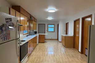 421 9th St, International Falls, MN 56649 - Photo 5