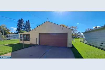 1980 E 25th St, Hibbing, MN 55746 - Photo 27