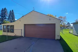 1980 E 25th St, Hibbing, MN 55746 - Photo 27