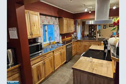 327 S 9th St, Virginia, MN 55792 - Photo 5