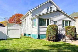 2113 E 10th Ave, Hibbing, MN 55746 - Photo 3
