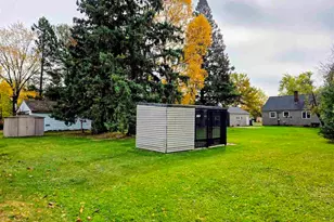 1945 E 26th St, Hibbing, MN 55746 - Photo 9