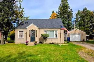 1945 E 26th St, Hibbing, MN 55746 - Photo 1