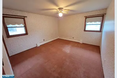 1002 E 23rd St, Hibbing, MN 55746 - Photo 19