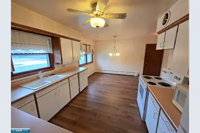 1002 E 23rd St, Hibbing, MN 55746 - Photo 11