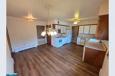 1002 E 23rd St, Hibbing, MN 55746 - Photo 9