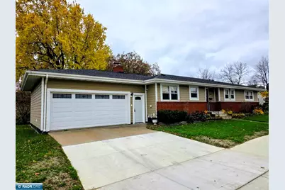 1002 E 23rd St, Hibbing, MN 55746 - Photo 3