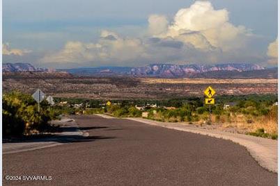571 N Skyline Blvd, Clarkdale, AZ 86324 - Photo 3