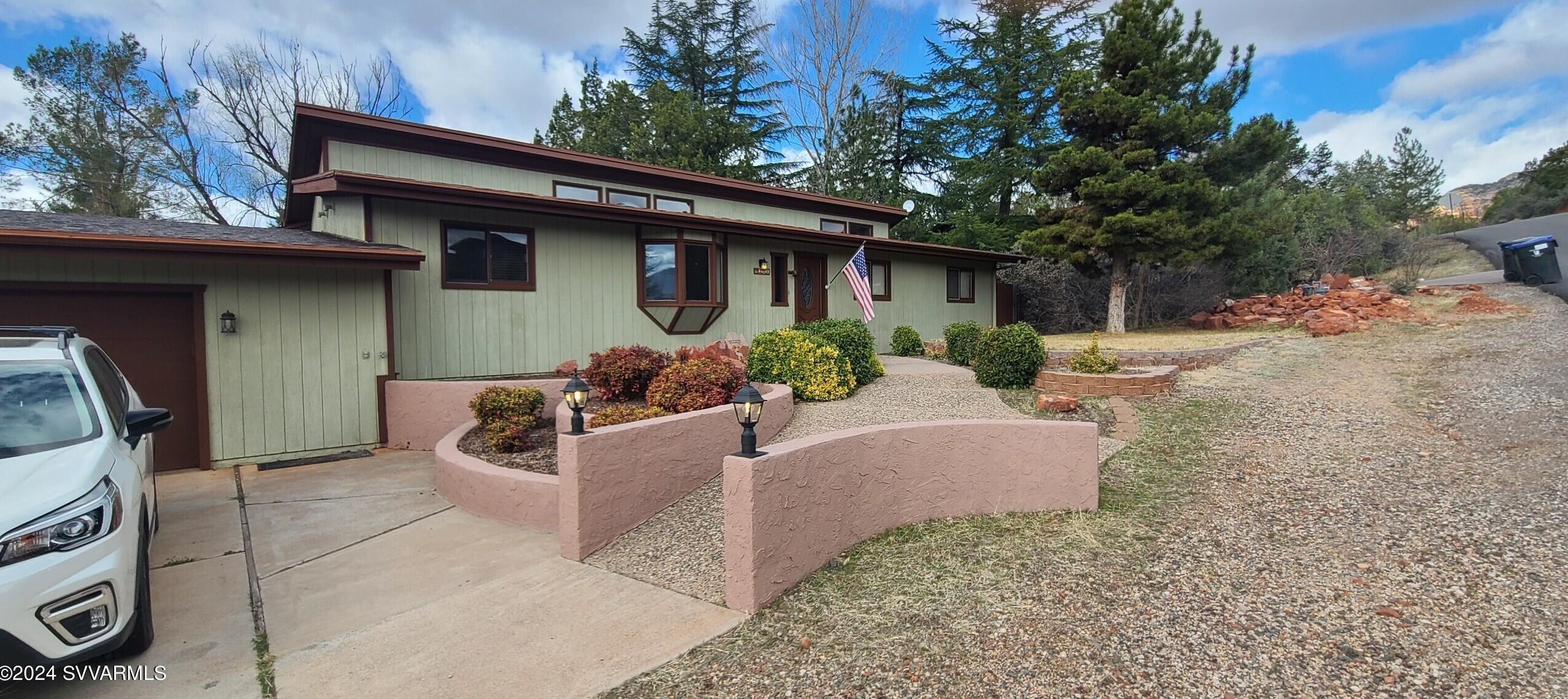 305 Mtn Shadows Dr, Sedona AZ 86336-3929 exterior