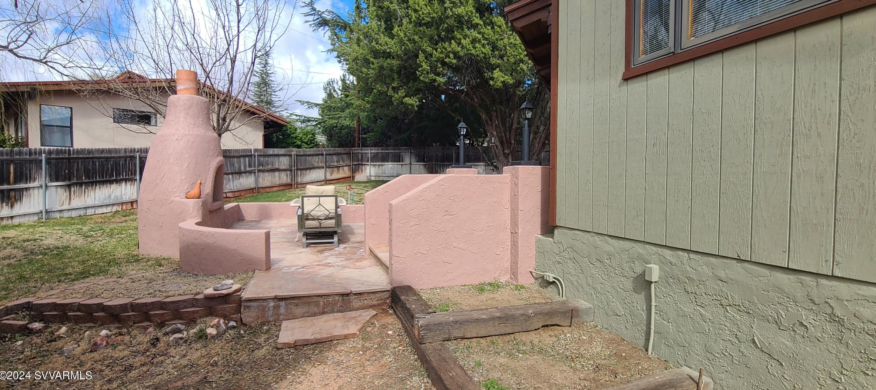 305 Mtn Shadows Dr, Sedona AZ 86336-3929 exterior