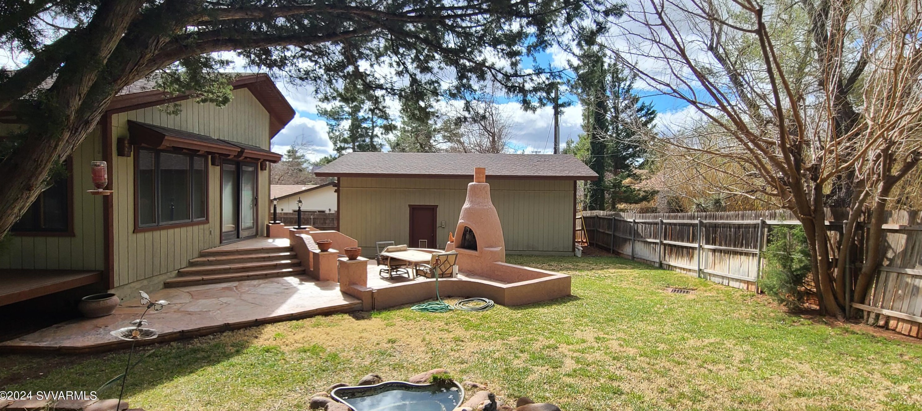 305 Mtn Shadows Dr, Sedona AZ 86336-3929 exterior