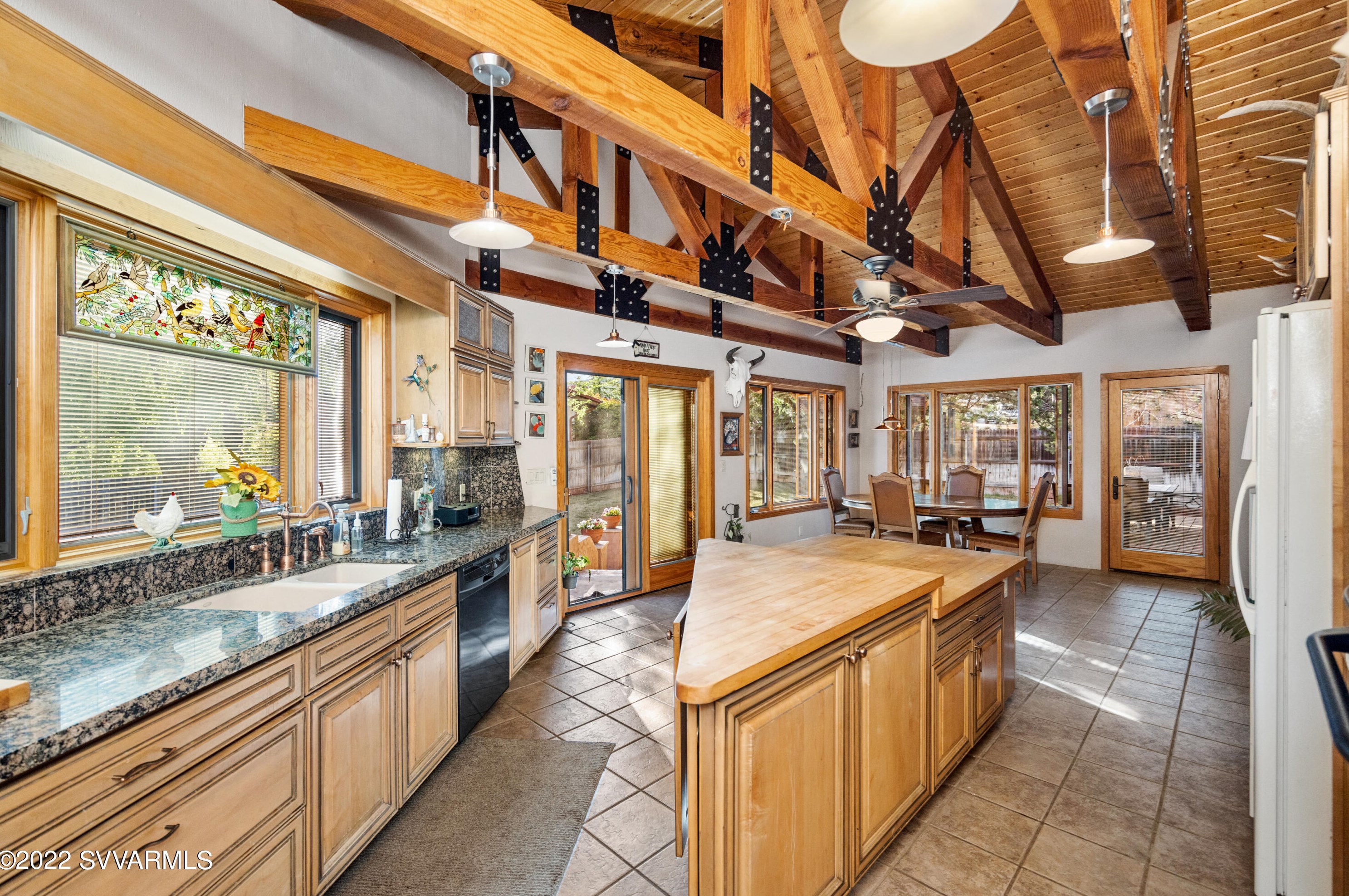 305 Mtn Shadows Dr, Sedona AZ 86336-3929 exterior