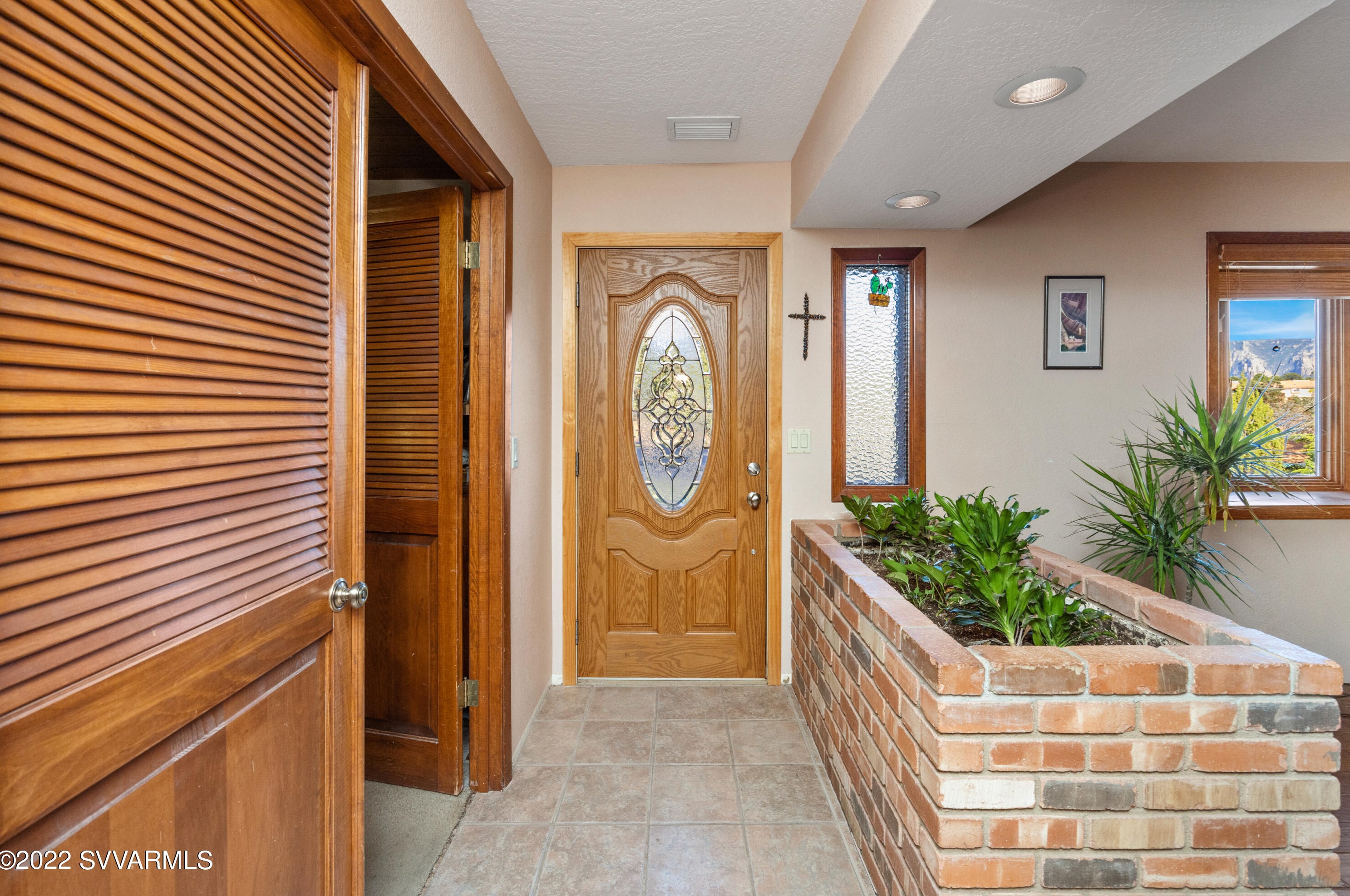 305 Mtn Shadows Dr, Sedona AZ 86336-3929 exterior