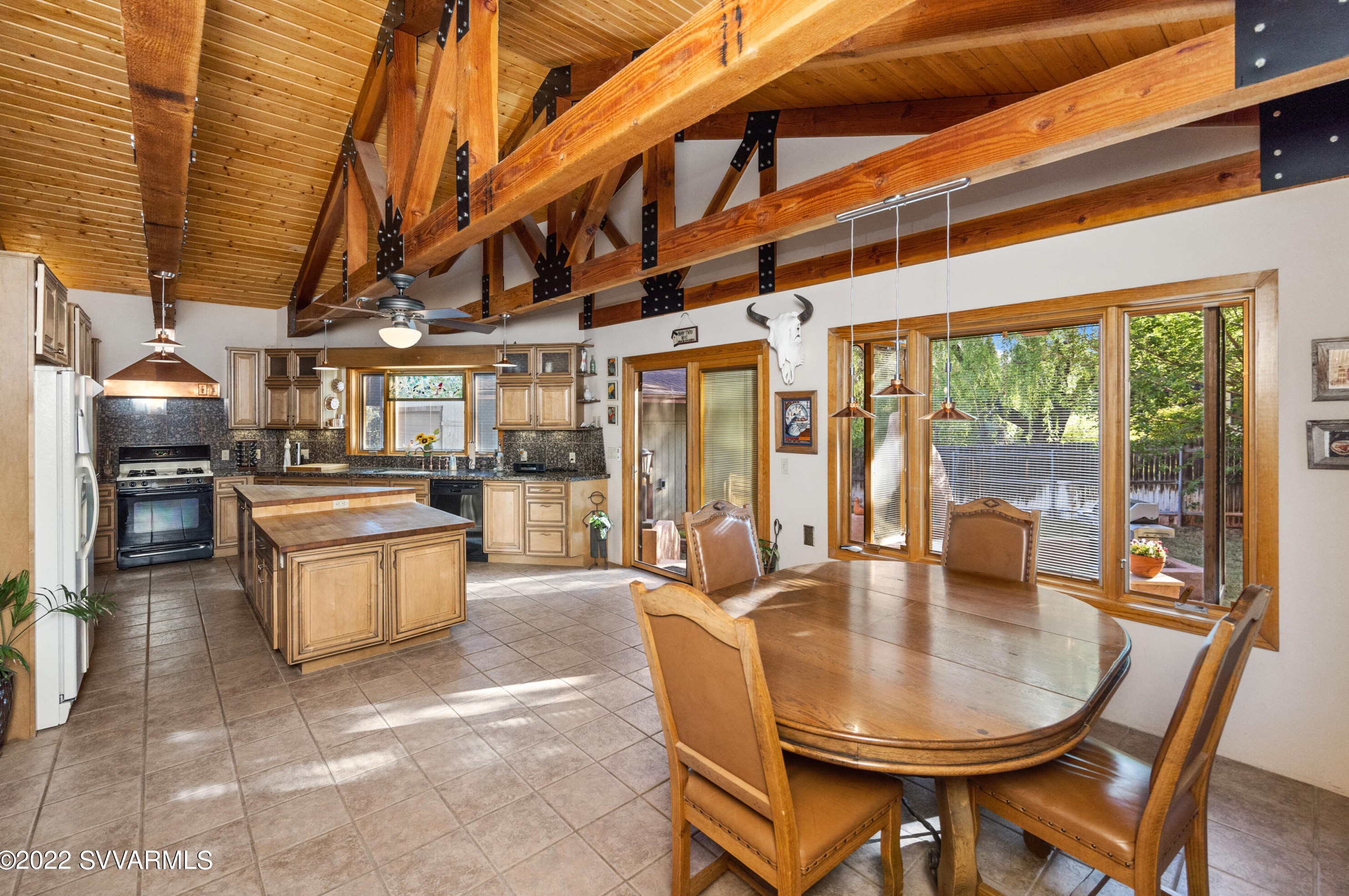 305 Mtn Shadows Dr, Sedona AZ 86336-3929 exterior