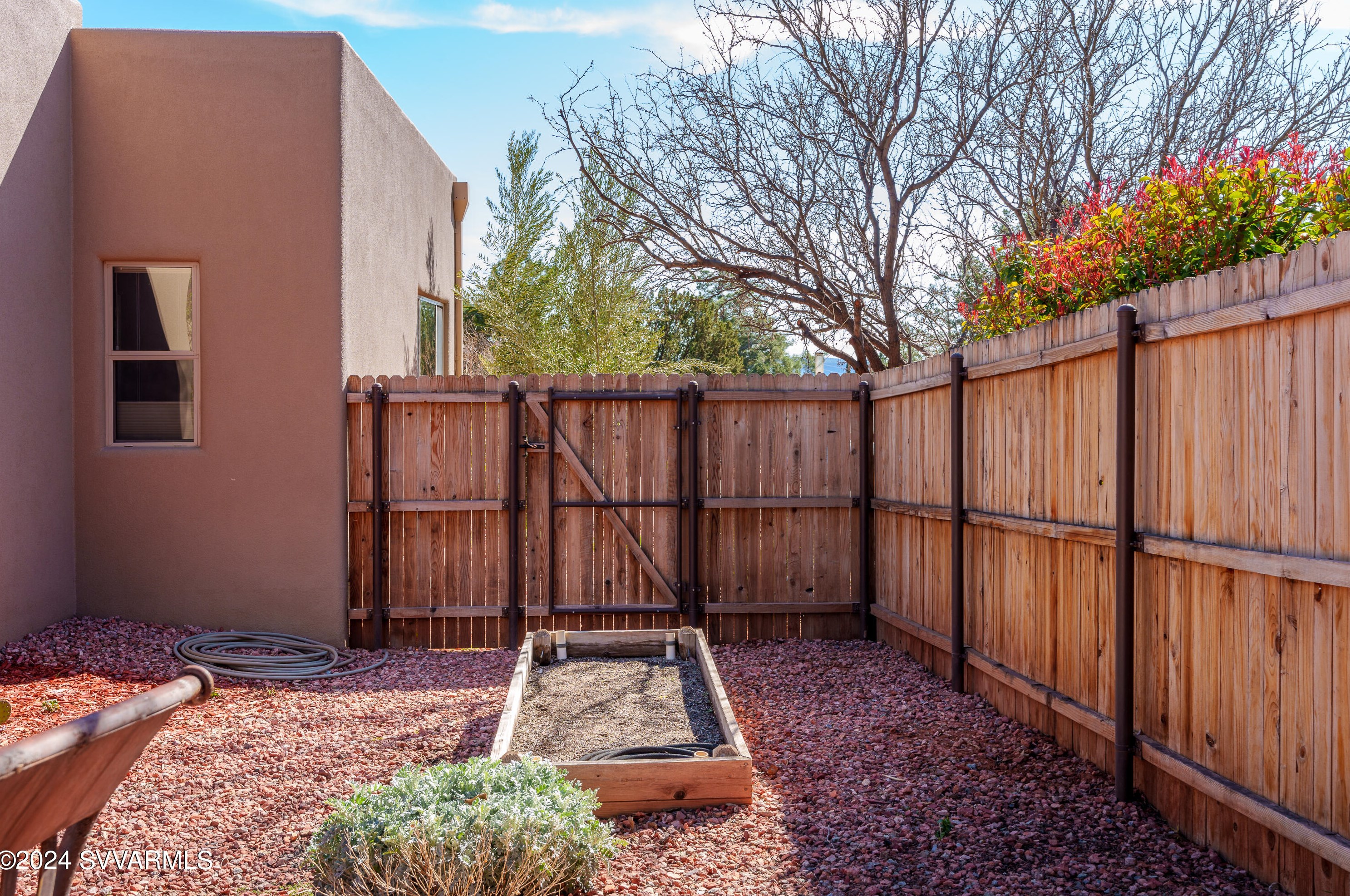 750 Mtn Shadows Dr, Sedona AZ 86336-3928 exterior