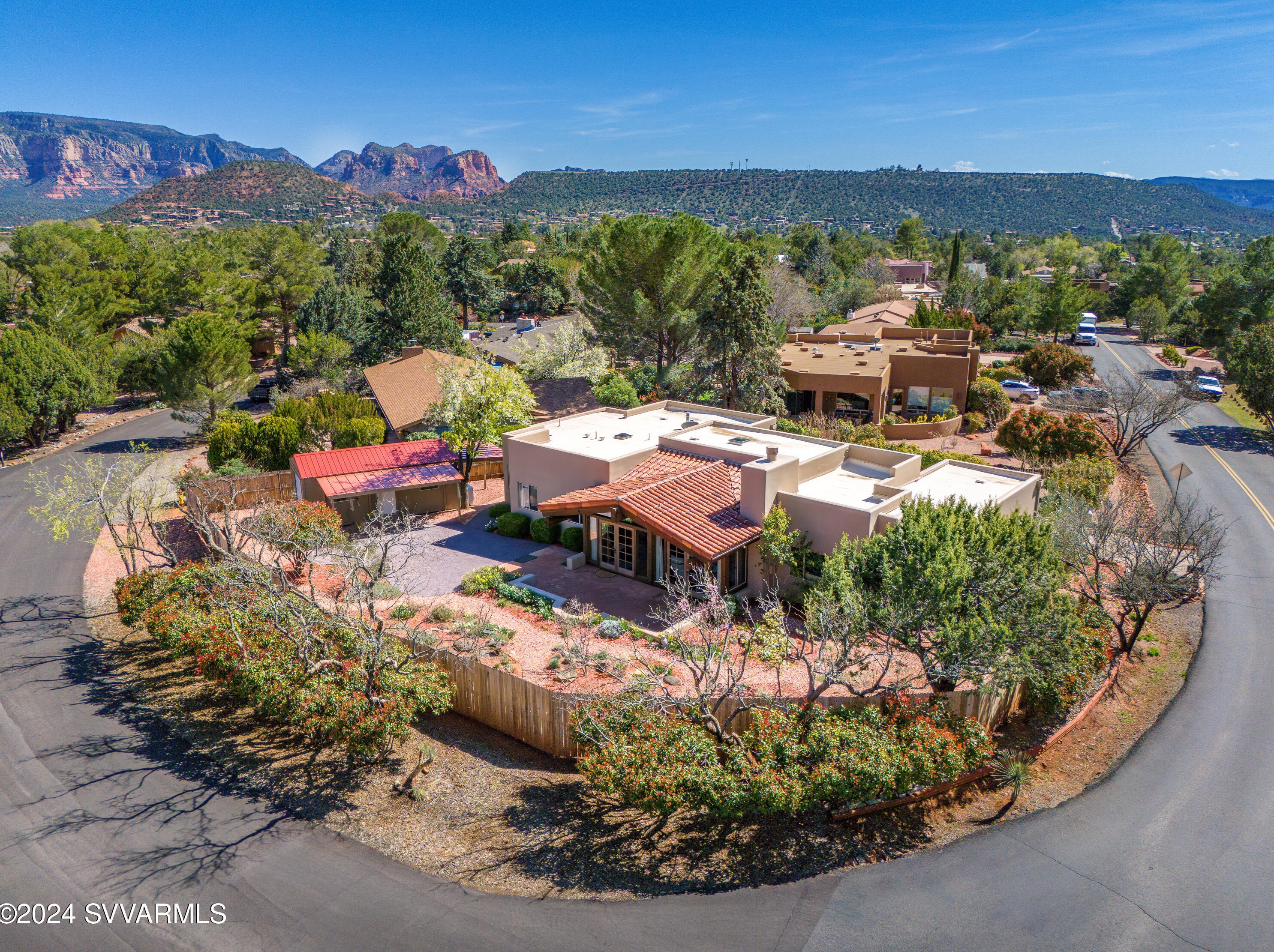 750 Mtn Shadows Dr, Sedona AZ 86336-3928 exterior