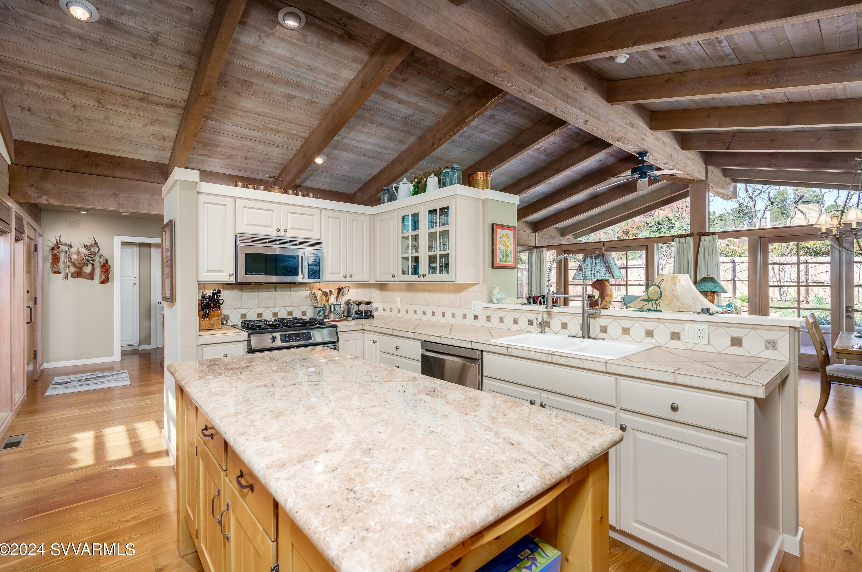 750 Mtn Shadows Dr, Sedona AZ 86336-3928 exterior